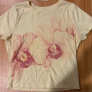 Hollister Cream and Pink Floral Short Sleeve Tee